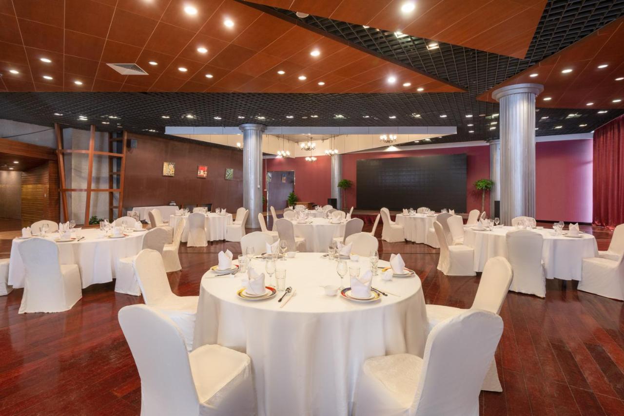 Holiday Inn Binhai Tianjin Exterior photo
