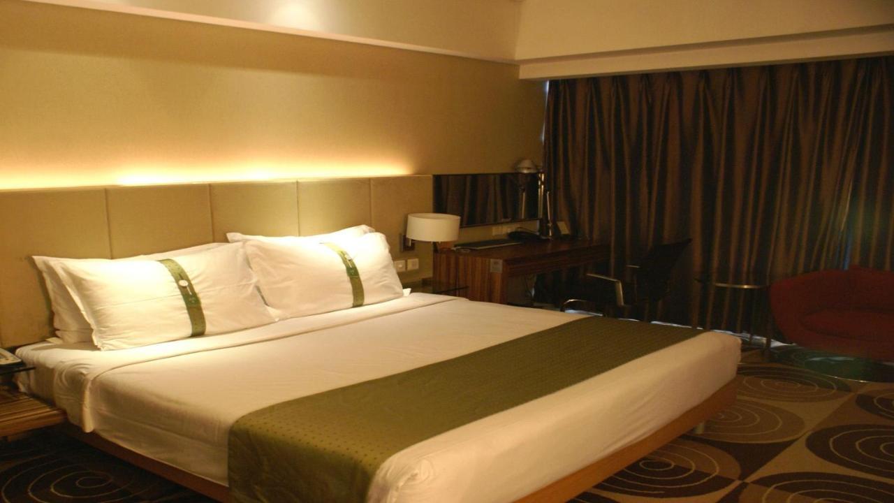 Holiday Inn Binhai Tianjin Exterior photo