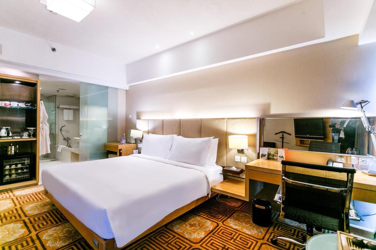 Holiday Inn Binhai Tianjin Exterior photo